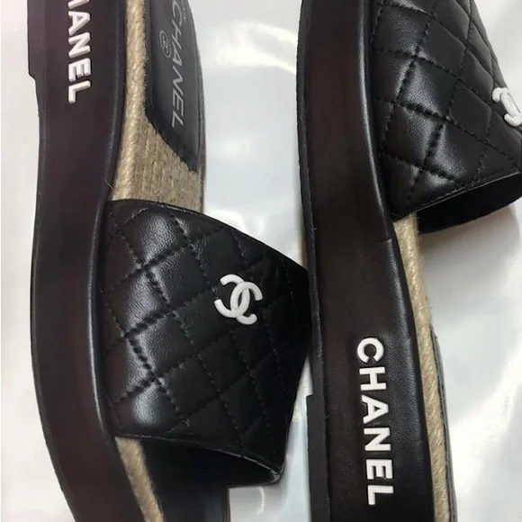 Chanel Black Quilted Sandals - Picture 2 of 4